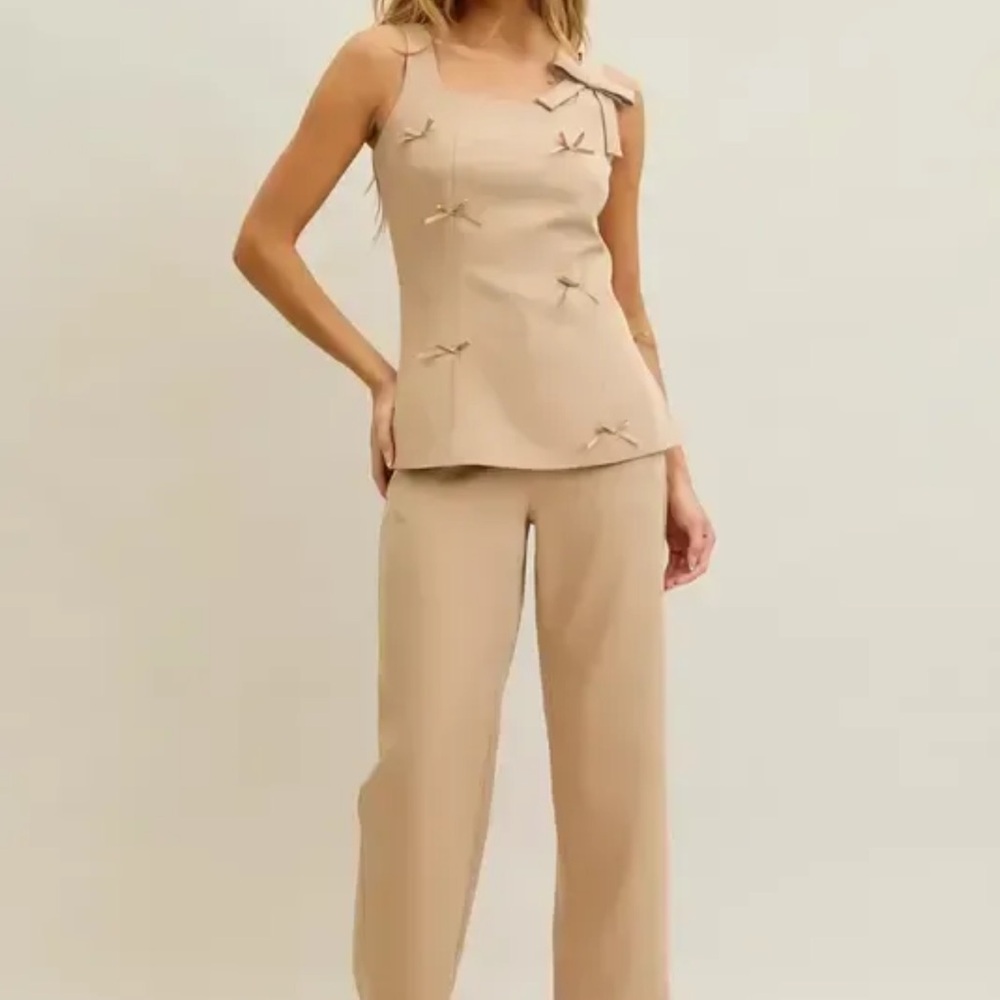 Stylish Tan Sleeveless Top and Pants 2PC Set with Bows